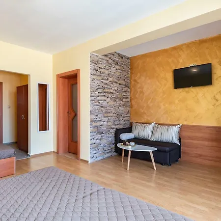 Studio Elegance *